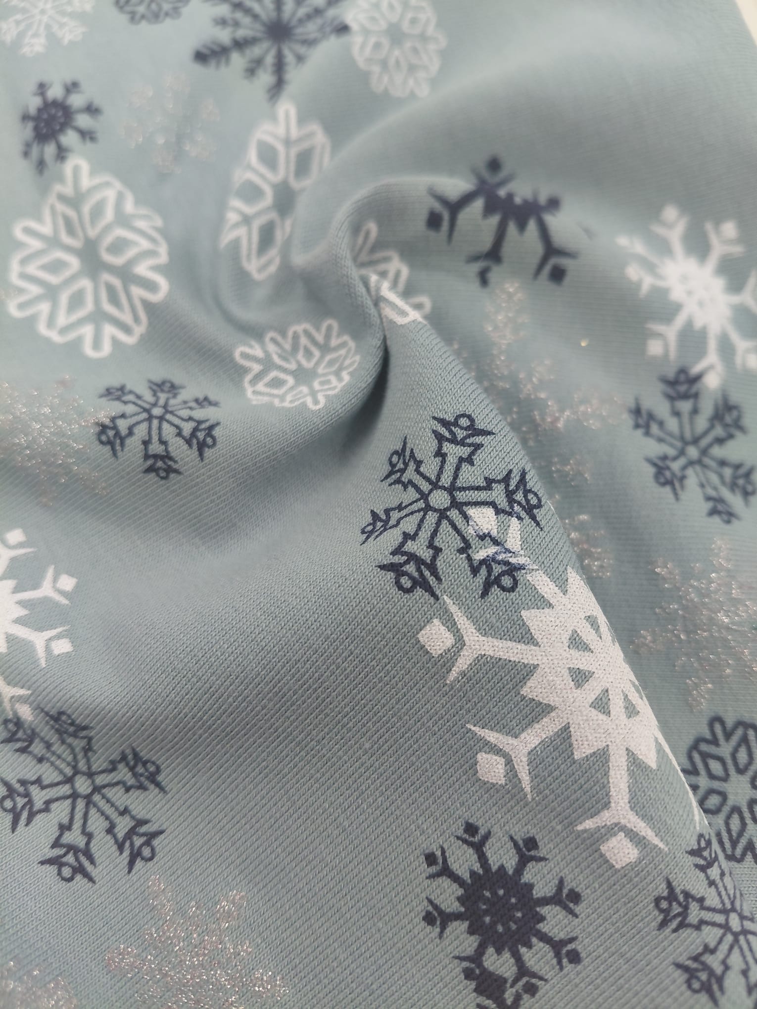 Třpytivé vločky Sv. modrošedá Teplákovina 240gr. ❄️