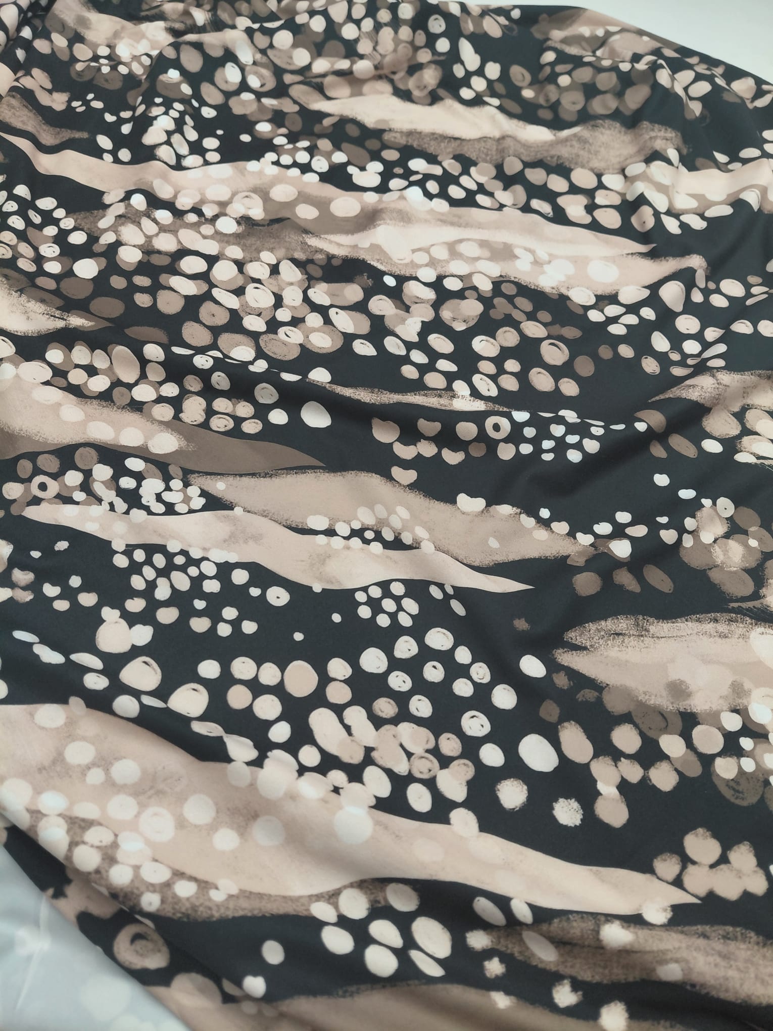 Mléčné hedvábí/Kimo Abstrakce 190gr.