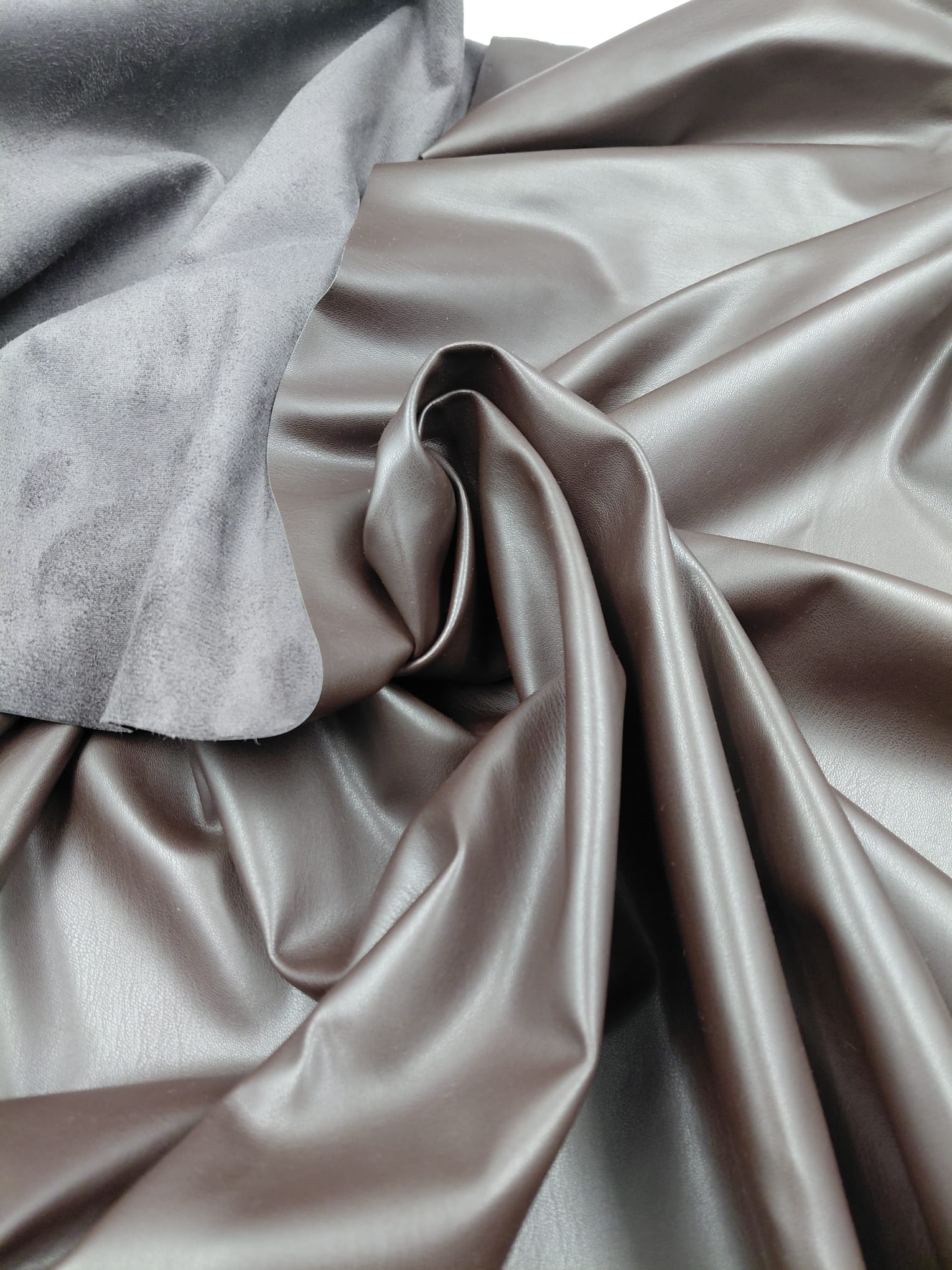 Umělá elastická kůže Tm. hnědá/Bordo/Černá