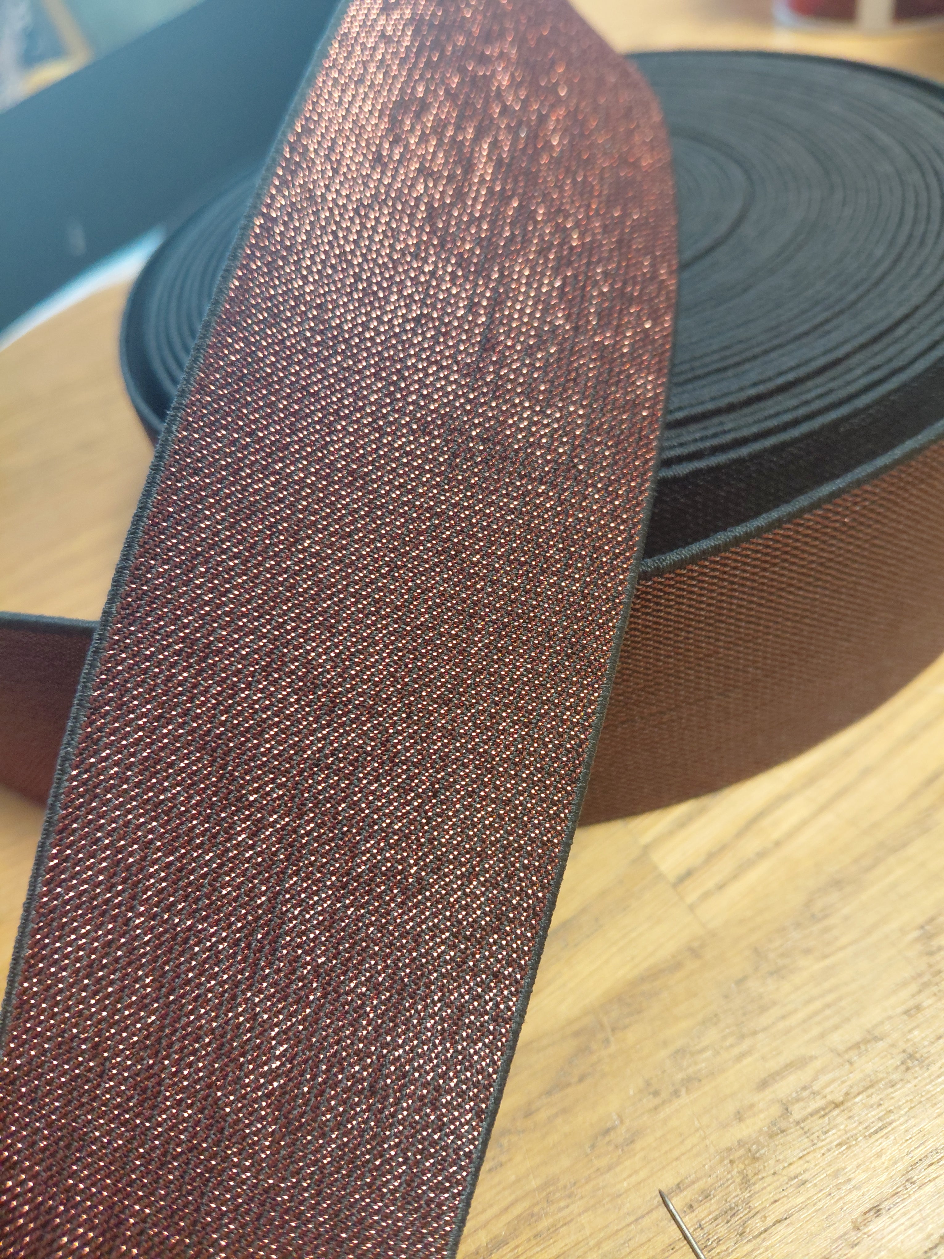 Guma metalický hnědá -  5 cm